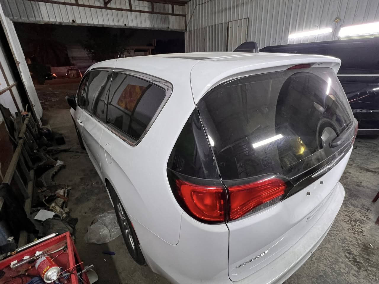 السلام عليكم للبيع باسفيكا فويجر موديل 2024 لون ابيض دخول جديد منفيس باسمي تترقم جميع المحافظات السياره حادث بسيط موضح بالصور مصلح يرباك فقط السعر 193 ورقة او بيها مجال بسيط عنواني بغداد الشعلة الرقم للتواصل بي واتساب ***********
