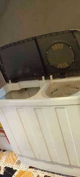 السلام عليكم 
#للبيع
غسالة عادية نوع هيتاشي الخليجي الاصلي مستعمله مطاوراتها الاصلية  حجم 10 كيلوات 
الغسل تشتغل التنشيف يعوزو تصليح بسيط 
مكاني الموصل الايسر 
السعر ٦٠ بي مجال التواصل عالرقم ***********
