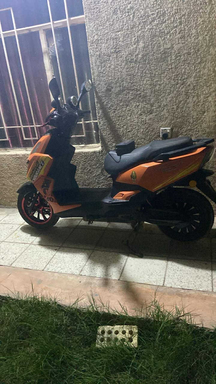 سلام عليكم دراجه شحن للبيع الماسه بطارياتهه نص عمر لايت عالي ناصي عقل جديد دراجه كامله الملف 2500 مكاني بغداد ابو غريب *********** هاذه رقمي بي واتساب
