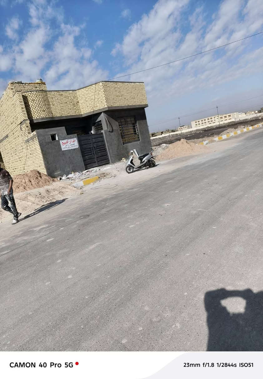 دار للبيع  المساحه 100 حي الفداء نهايه شارع العياده البيت زراعي جاهز للسكن الاستفسار***********
