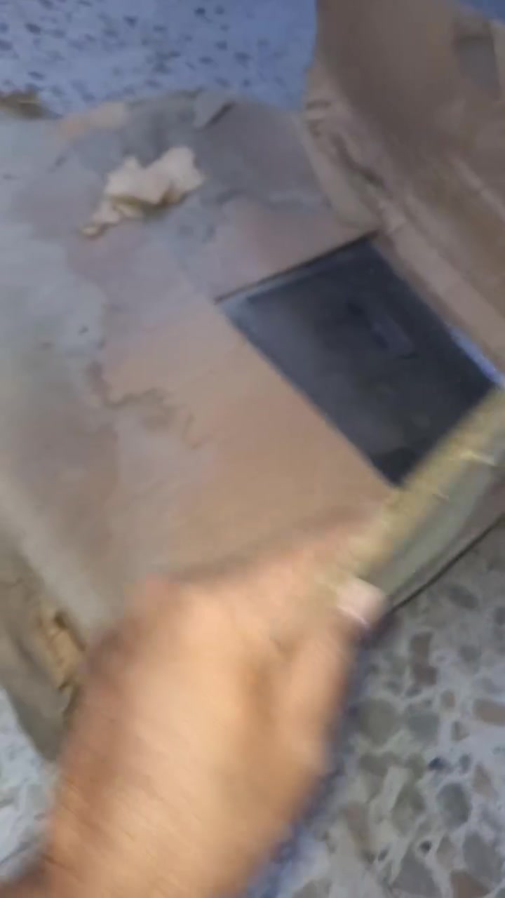 سلام عليكم طباخ للبيع العنوان بغداد المعامل الباويه رقم الهاتف ***********
