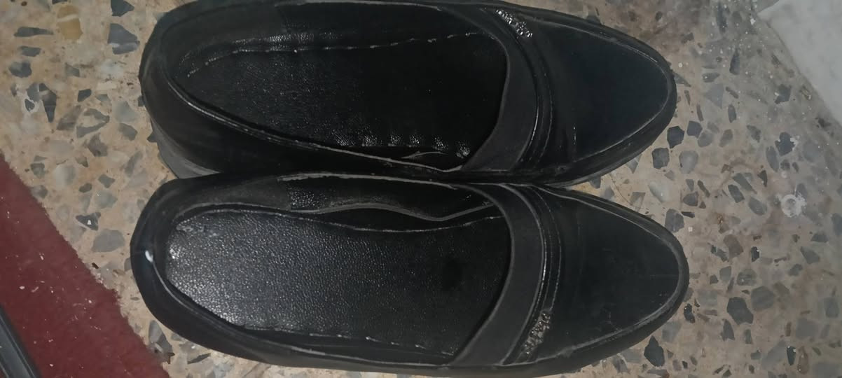 احذية نسائي مقاس 40، الكعب اللي بيه سير من گدام جديد ما ملبوس سعره 25 ألف
البقية ملبوسات سعر كل واحد 10 آلاف بس الرياضي الأبيض وأسود ب12


**إذا كنت صاحب هذا الإعلان وتريد حذفه لأي سبب، رجاءا أرسل رسالة إلى الدعم الفني**