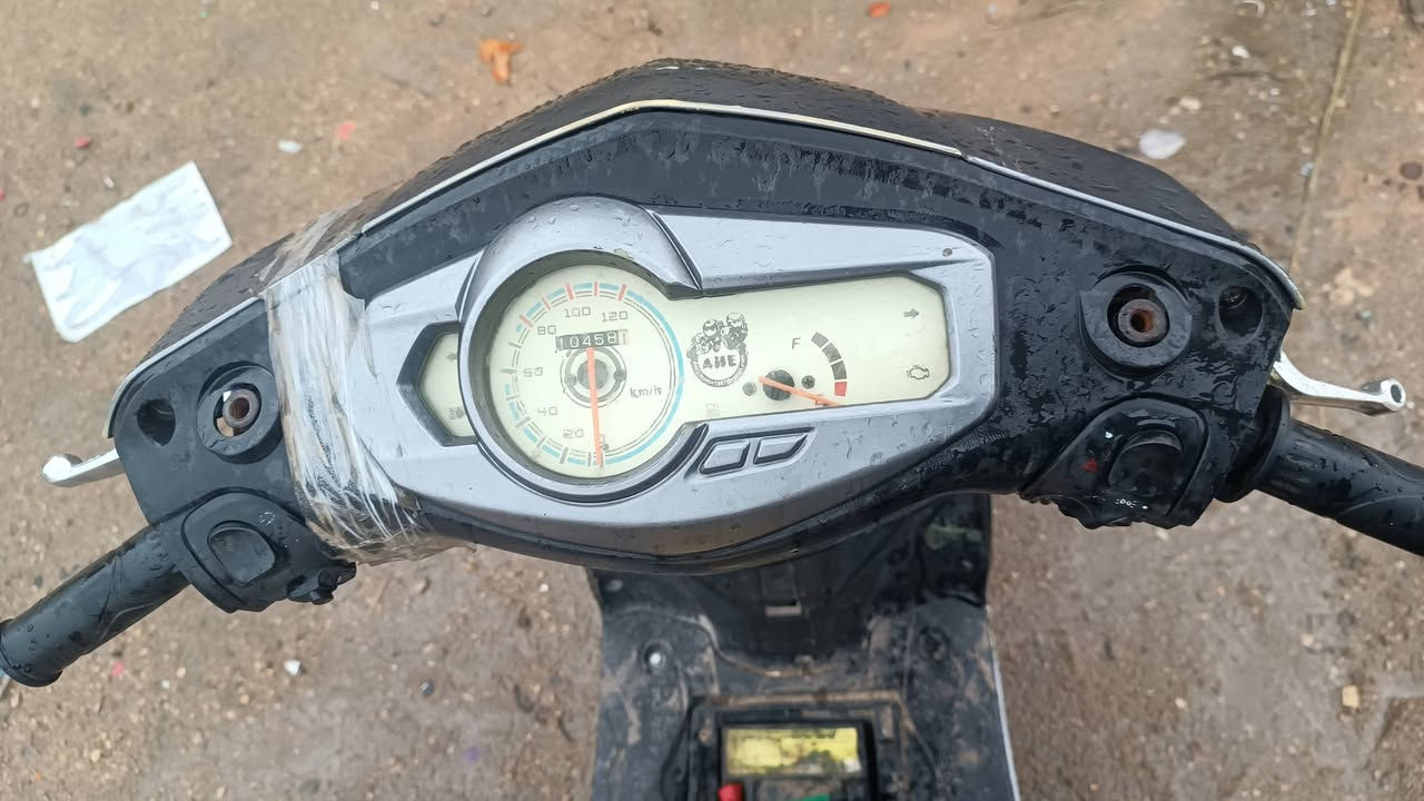 للبيع دراجه سكنس مكينة ماكس ياباني درجة شرط النضافة مال المكينة مامفتوحة الدراجة وتاخذ وتفحص ودراجة نكرة سلف بئي وقت كهربائيات كلة شغال بس الكفر تعبان شوية السعر 175بيهة مجال بصيط مكاني كربلاء حي النضال يم المستوصف 
 للتصال *********** متواجد واتساب كذالك
