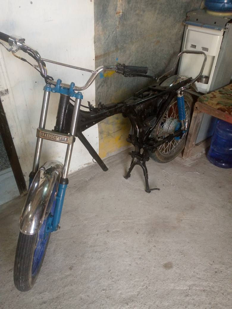 يا الله سلام عليكم و رحمه الله عدي هذا شاصي وراقه بصره كاملات وراق بصره و انا بل عماره مركز 
تريده علا هاي حطه بيعه بسعر 
ما تريد توتير و تريد بس الشاصي عادي بيعه
 بس حديده و الوراق بيعه هم بسعر 
و تريد كمله الك و حتا شغله هم عادي و بيعه بسعر  تريد غراض شد جدد و مستعمله انت بكيفك و انا عندي غراض مستعمله بقيه من كلشي موجود و هذا رقمي و ما متواجد علا خاص عمارة, ميسان


**إذا كنت صاحب هذا الإعلان وتريد حذفه لأي سبب، رجاءا أرسل رسالة إلى الدعم الفني**