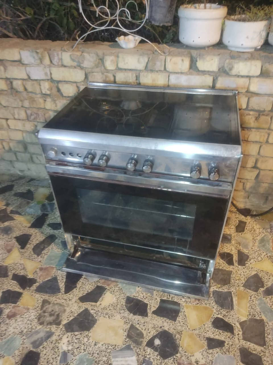 طباخ عشتار موسع نضيف شغال ناره زركه فرن شغال فوگ وجوه سعر 125 بي مجال قليل عنوان بغداد فلكه حي النصر قرب اسواق النخيل *********** بغداد, العراق
