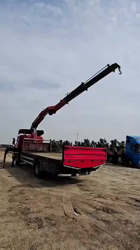 سلام عليكم كرين 10 طن للبيع مع صطحه شغل كركوك مع مضخه وطبشه مال سكانيه مع كرسي كرين للاستفسار ***********
