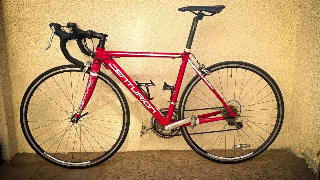 السلام عليكم 🫡♥️
دراجة رود ماركة CENTURION الالمانيه🇩🇪
بلادية على وضع الشركة بدون اي نقص
مختمه بأسم الشركة بكل اجزاء الدراجه

معدن الدراجة // المنيوم بالكامل💫
قياس الدراجة // 28💥
نظافة الفريم // 95‎%‎

سستم الدراجة // شيمانو بالكامل SHIMANO⭐️
كامل بدون اي نقص
بريكات طواگة سورا

ويالة الدراجة المنيوم مختم بأسم ماركة ALIXRIMS العالمية  طبقتين لتحمل الطسات والوزن

السعر💵 // 300 الف وبي مجال
العنوان🏠 // بغداد - حي القاهرة
للاستفسار خاص او على الرقم 
***********
