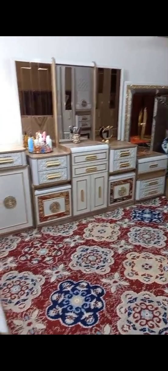 غرفة نوم تركية ملكية (١١ قطعة) بحالة ممتازة للبيع
التفاصيل:

​المنشأ: تركي أصلي (ديزاين ضخم وفخم).

​العدد: ١١ قطعة كاملة (تشمل كافة الملحقات).

​الحالة: "استخدام سنة واحدة فقط - بحالة الجديد تماماً"

​المميزات: الغرفة تتميز بمتانة الخشب والتصميم الضخم الذي يملأ الغرف الكبيرة، تعطي هيبة وجمالية عالية للمكان. 

المكان : بغداد/ حي الرئاسة

للتواصل : ***********
