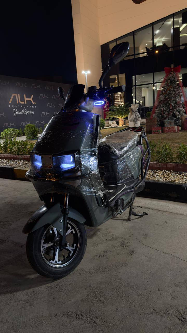 ماطور دراكون درع
بطارية 6 مسطرة دبل 

ماطور حيل نضيف 

بي نضام R 

شرط شخط ما بي 

الشحنه يمشيك تقريبا 70k  

بي دبل يشاره

بي عالي وناصي العالي كلش حلو والناصي هم حلو 

بي زيون بل عيون 

سعر 650وبي مجال 

التواصل والاستفسار ***********

بي واتساب 

ابيعك كلو شرط
سكني موصل ايسر حي القدس
🏍🖤🖤
