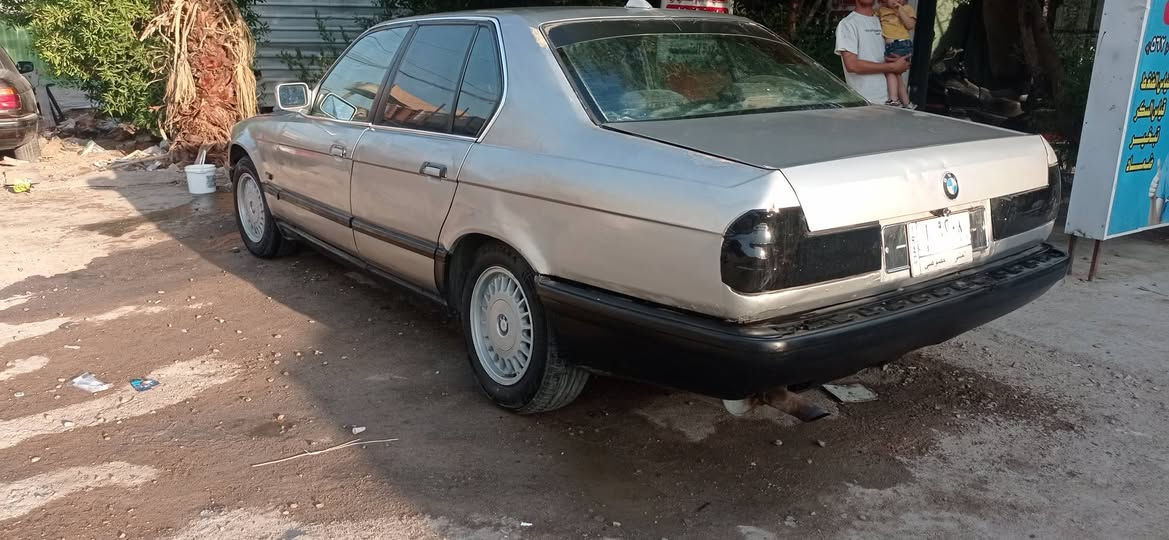 بيم 735مديل 1991تخم تاير سدره شوي بي طكخ دبلات جدد تبريد ثلج داخل جديد كهربائيات كله شغاله مكينه وكير مكفولات جدد مال ملكه سياره رقم مثنه بسمي بكاني بغداد سعر 30ترهم مراوس حسب القناعه***********
