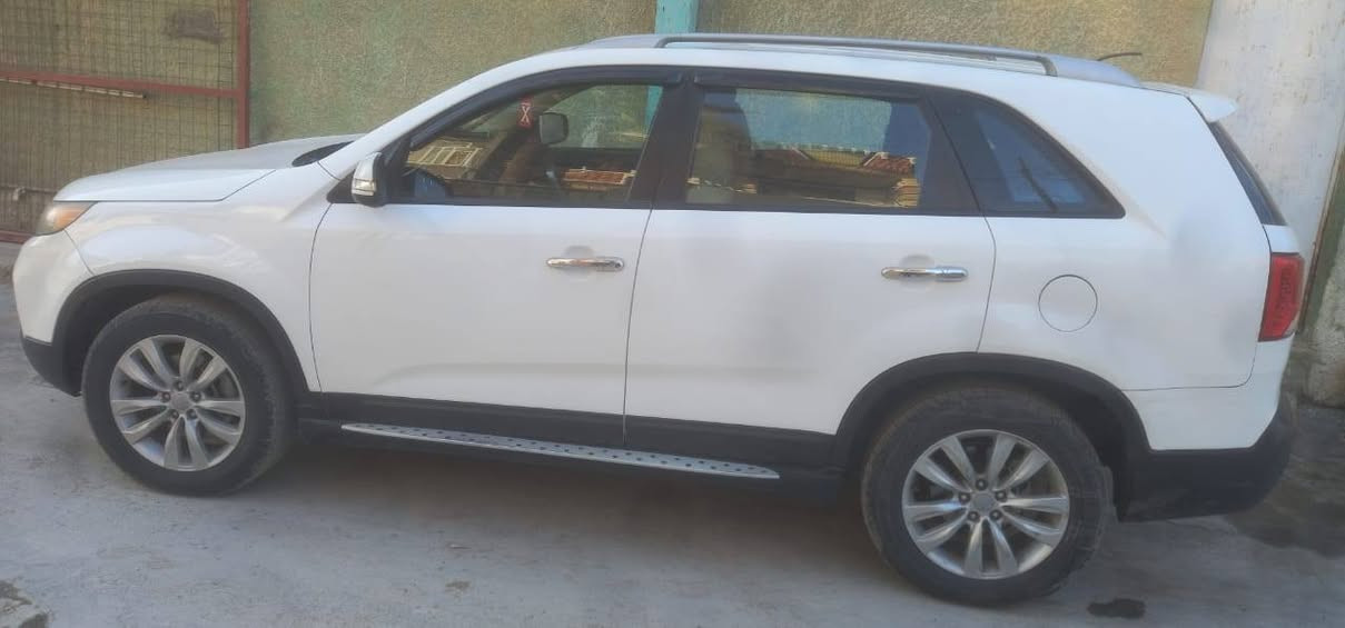 سلام عليكم كيا سورنتو موديل 2012 السيارة وارد خليجي  محرك 2400 دوش كير ومحرك مكفول خام عل ابلاد رقم
السيارة سليمانية 
مواصفات ...
بصمة السيارة وياها 2 بصمات 
مرايات شفط  تحكم استيرن ..
تبريد تدفئة 3 قطع 
كامرة خلفية 
السيارة 7 راكب 
دوشمة جديدة 
تايرات جدد حجم الويل 18 
السيارة بيها بارد عل كد أشبر 
وبيها حار هم أشبر كما موضح بالسونار 
السعر 165$ ورقة وبيها مجال 
رقم الهاتف ***********
