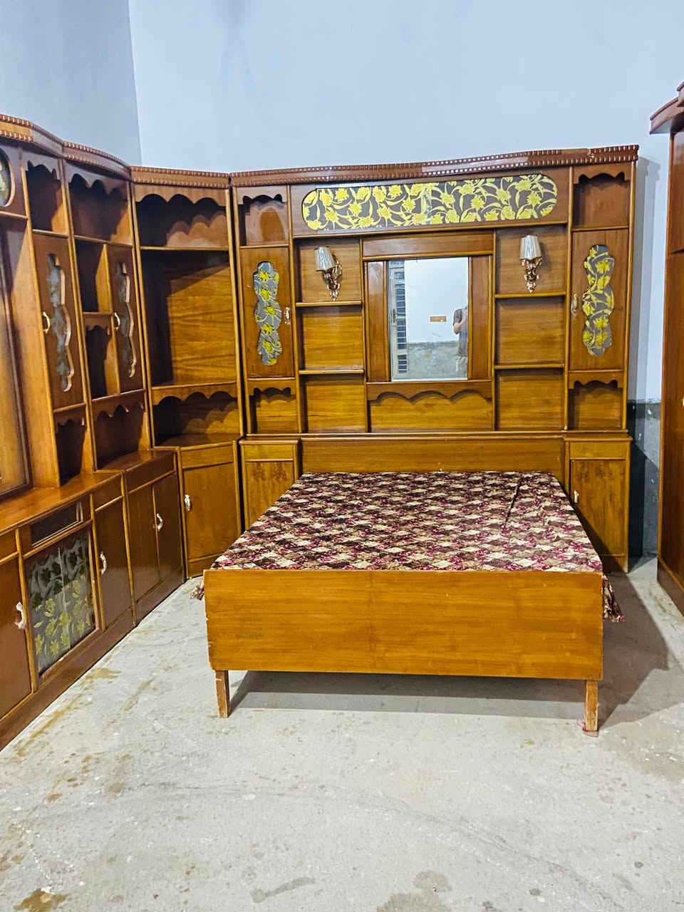 يتوفر غرف نوم اشكال ديكورات صاج عراقي حطاطه و كناتير أبو 6 ملحق طابقين 
أبو 4 جديد مو مستخدم 
بسعار مناسبة 
ونقل وشد مجاني واصل لباب بيتك 
عنوان الرمانه البعبيد 
***********/ بي وتساب
