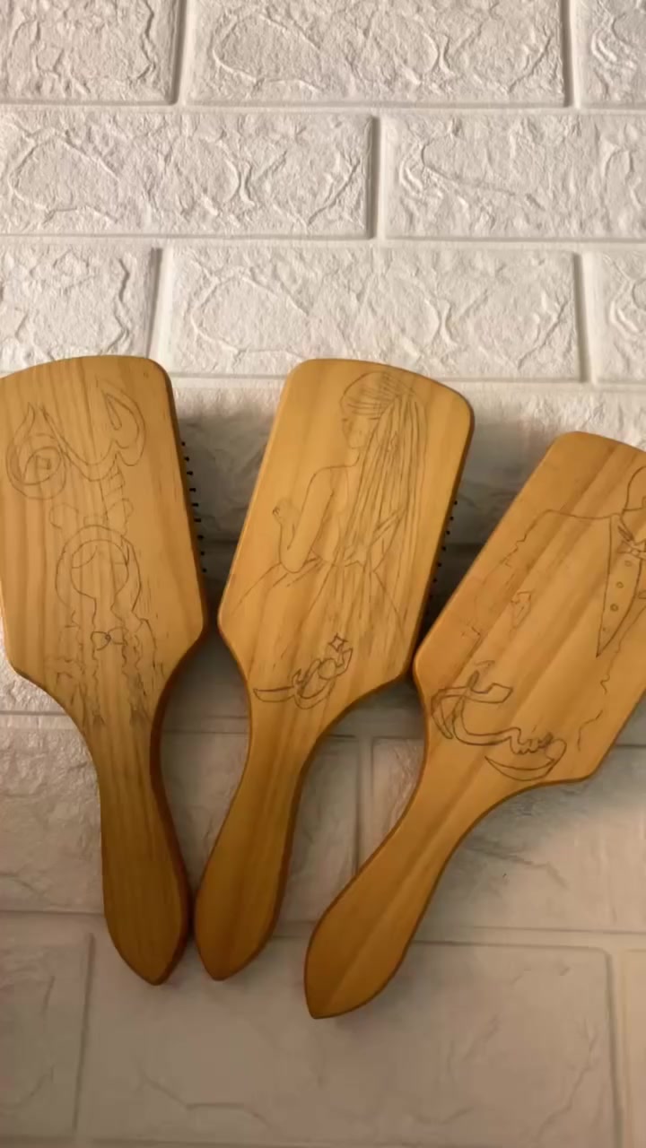 #نونه_روز_للرسم_على_الزجاج🎨🖌️
#فرش_عروس_وعريس
#الهدايا_يمنه_تختلف
#بكجات_هدايا
#لتحيرين_بالهديه_يمي_كلشي_متوفر
#يتوفر_خدمة_توصيل_بغداد_والمحافظات
#شغلي_الرسم_الرسم_على_الاكواب_والمباخر_وفرش_الشعر_والمرايات
#متابعه_ولايك_واكسبلور
#الشعب_الصيني_ماله_حل


**إذا كنت صاحب هذا الإعلان وتريد حذفه لأي سبب، رجاءا أرسل رسالة إلى الدعم الفني**