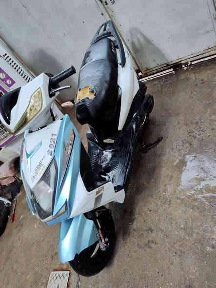 السلام عليكم دراجه سكنس صيني شغاله بس لازم اخنكه يلا تشتغل ابيعه علا هاذا وضعه كوم حديد كهربياته شغاله سلف هندر السعر 125 بيه مجال بصيط مكاني بابل رقمي ***********
