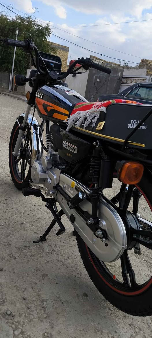 السلام عليكم دراجه 5 گير للبيع دراجه مسحوگه على أيدي صارلي شهر من طلعتها من الوكيل دراجه خير من الله سلف هندر دبل اشاره سرعه 150 ويل كب والدراجه جنايتها يعرفونها *********** رقمي Singapore
