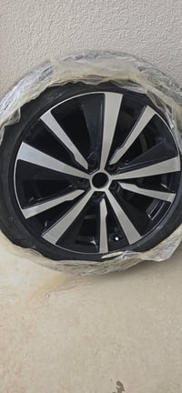 ويل وتاير لوك جديد 235/55/R19  منازل جوة سيارة  اذا شراي اتصل  سعرة مو...