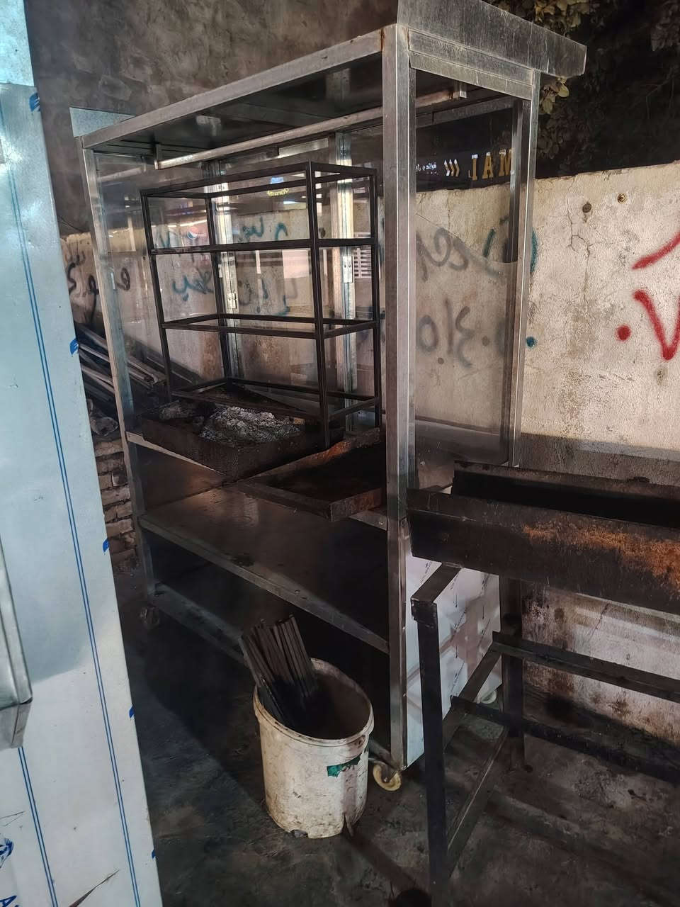 شوايه+باترينه عرض + شياش كباب للبيع استعمال قليل
***********
