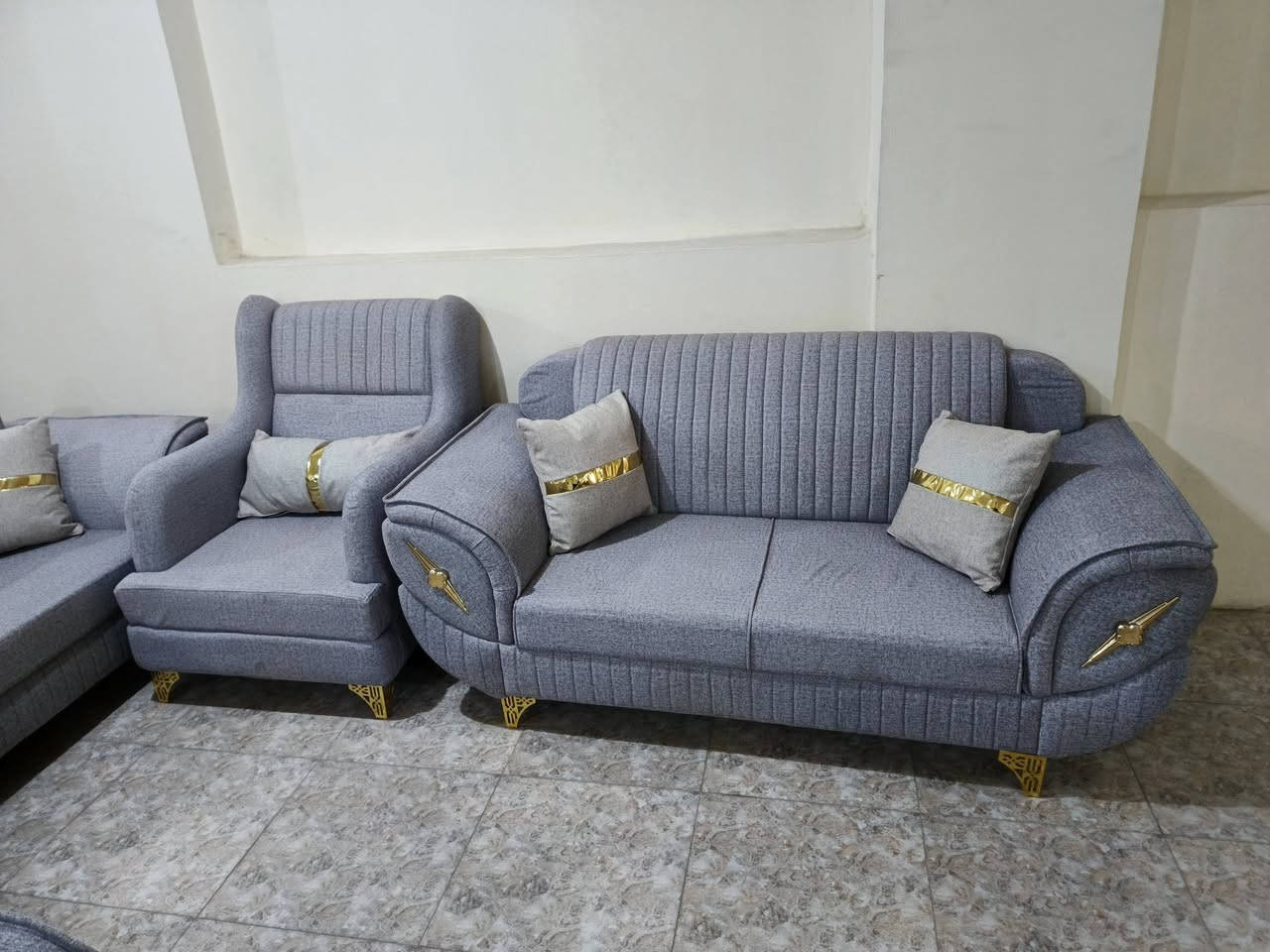 مفروشات الذهبيه الحسكة الناصرة ساحة ختو الشارع العام الفرع الاول شارع الحلبية الفرع ثاني غرف نوم جاهز وعلا طلب الزبائن غرف استقبال كافة متطلبات المنزل من جاهز وتفصيل للاستفسار يرجى زيارة المعرض رقم الهاتف 0932779566


**إذا كنت صاحب هذا الإعلان وتريد حذفه لأي سبب، رجاءا أرسل رسالة إلى الدعم الفني**