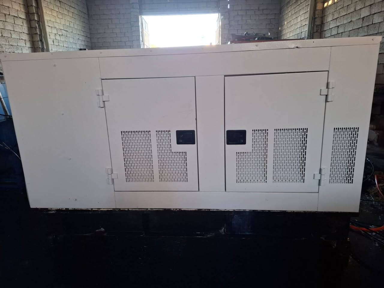 سلام عليكم من رخصت صاحب الكروب توجد جميع انواع المولدات بجميع احجامها وبسعار مناسبه جدا جدا جدا العنوان أربيل شارع ٦٠ الاتصال علا الأرقام *********** ابو يوسف واتساب ***********
