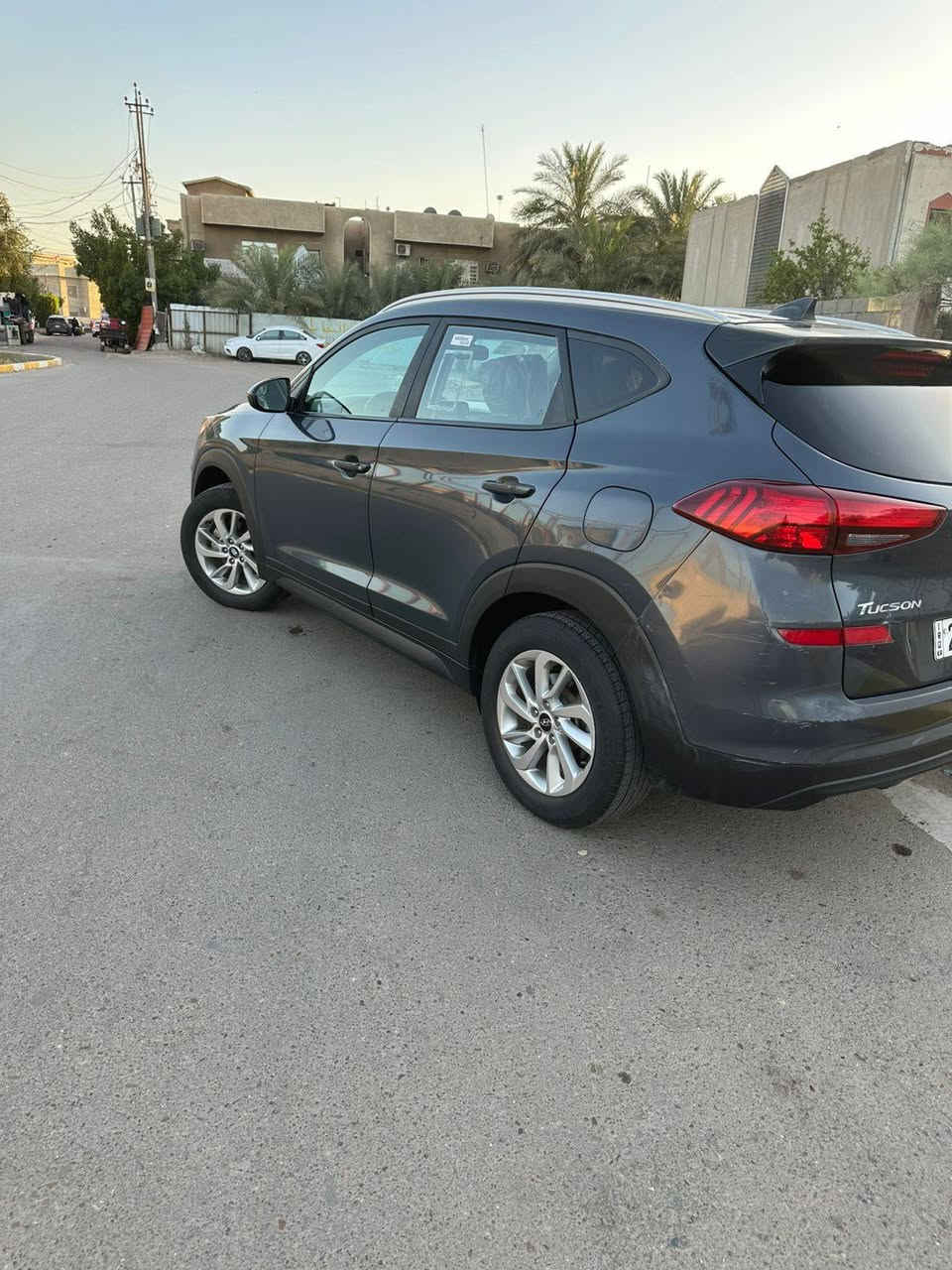 سلام عليكم للبيع توسان موديل 2019 وارد امريكي حادث دعامية فقط بدون اير باك بدون تبديل بدون صبغ ليبل واحد رقم اربيل باسمي السيارة نص فول مواصفات معروفة السعر 149$ وبيها مجال بسيط مكان السيارة بغداد حي البنوك للاستفسار ***********

