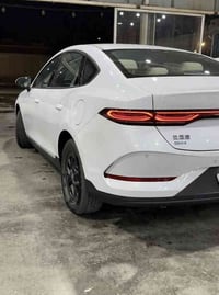 يتوفر سيارة خصوصي موديل 25 لنقل الطالبات إلى كلية الرشيد 07865528724