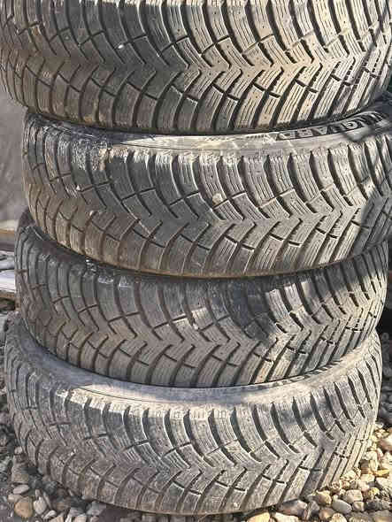 تايرات للبيع حجم 17/65/225 كوري
مكان بابل الهاشميه 
السعر 150
***********
