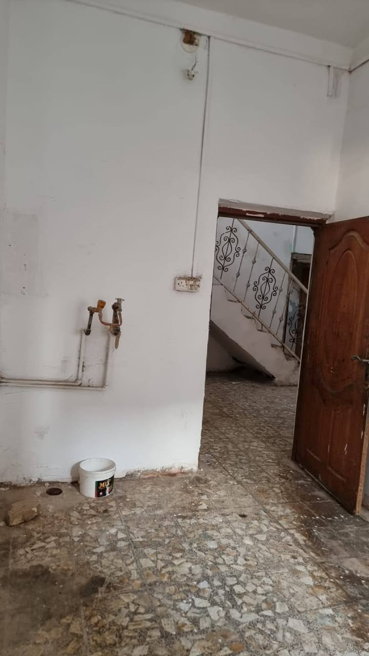 بيت 100 متر على شارعين تبليط
العنوان الشطرة الفتاحية قرب مستشفى الامل ومدرسة الكتاب .
بيه غرفة وصالة واستقبال مطبخ وصحيات
السعر 80 مليون 
للاستفسار الاتصال على الرقم 
***********
