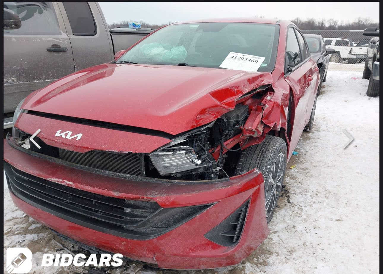 سلام عليكم 
البيع كياه فورتي 
موديل 2023
بدون رقم 
باقي بيه بارد 
حداثه واضح  
بل صور 
سعر ١٣٥
عنوني البياع
***********
