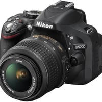 📸 للبيع كاميرا Nikon D5200 كاميرا احترافية بحالة جيدة جداً ونظيفة، است...