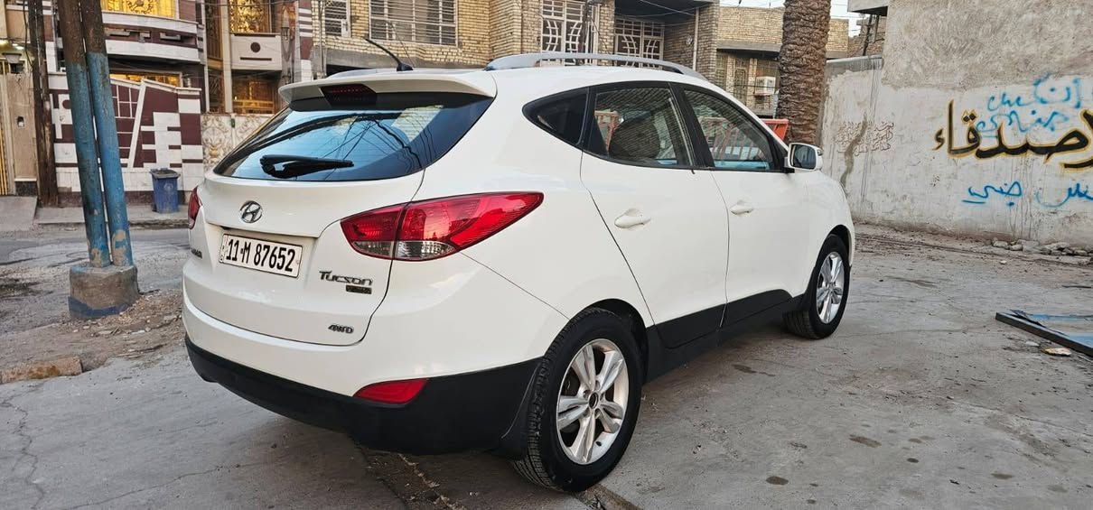 السلام عليكم اخواني توسان 2011 خليجي بأسمي مكاني بغداد بيه رشات صبغ بدون دواخل فقط صبغ مثل ماموضح بل سونار السياره جاهزه تخم تاير صدر تبريد جاهزه السعر ١١٨ وبيه مجال رقم الهاتف ‎***********
