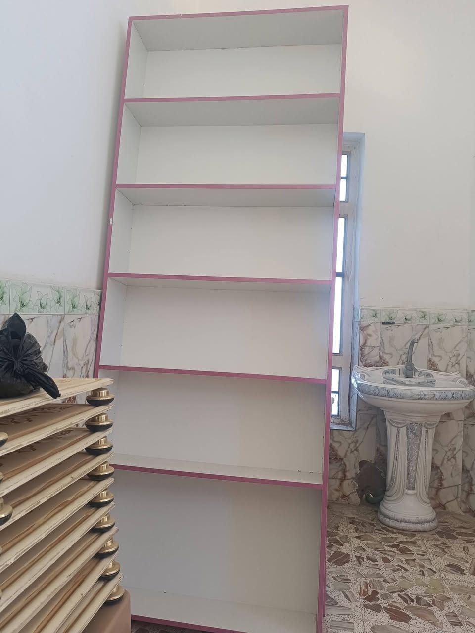 6فاترينات مترين ونص×95 للبيع جديد غير مستخدمات ابدآ جبت مجموعه وزادن عندي سعر الفاترينه الوحده 85 الف ***********
