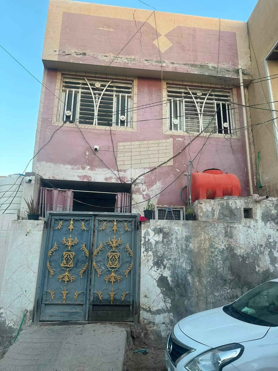 سلام عليكم
 بيت للبيع في كربلاء حي العامل المنطقه ال 8 السوك الاخير جهة اليرموك المساحه الكليه 125 بسمي تحويل مباشر طابو صرف يبعد عن الشارع 50 متر يحتوي على استقبال وصحيات عدد 3 وغرف نوم عدد 3 وصاله السعر 125 
***********

‭***********‬
