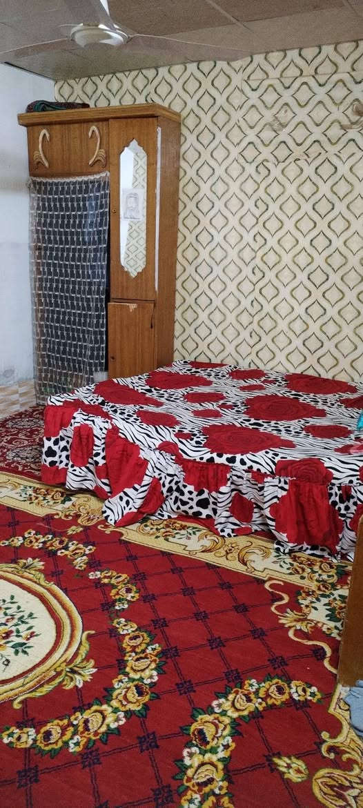 بيت للبيع مساحته 250 م  زراعي قرب ميثم التمار شارع لكرار بي استقبال وصاله و3 غرف ومطبخ  وصحيات عدد 2  للبيع او مراوس لستفسار ع ***********

