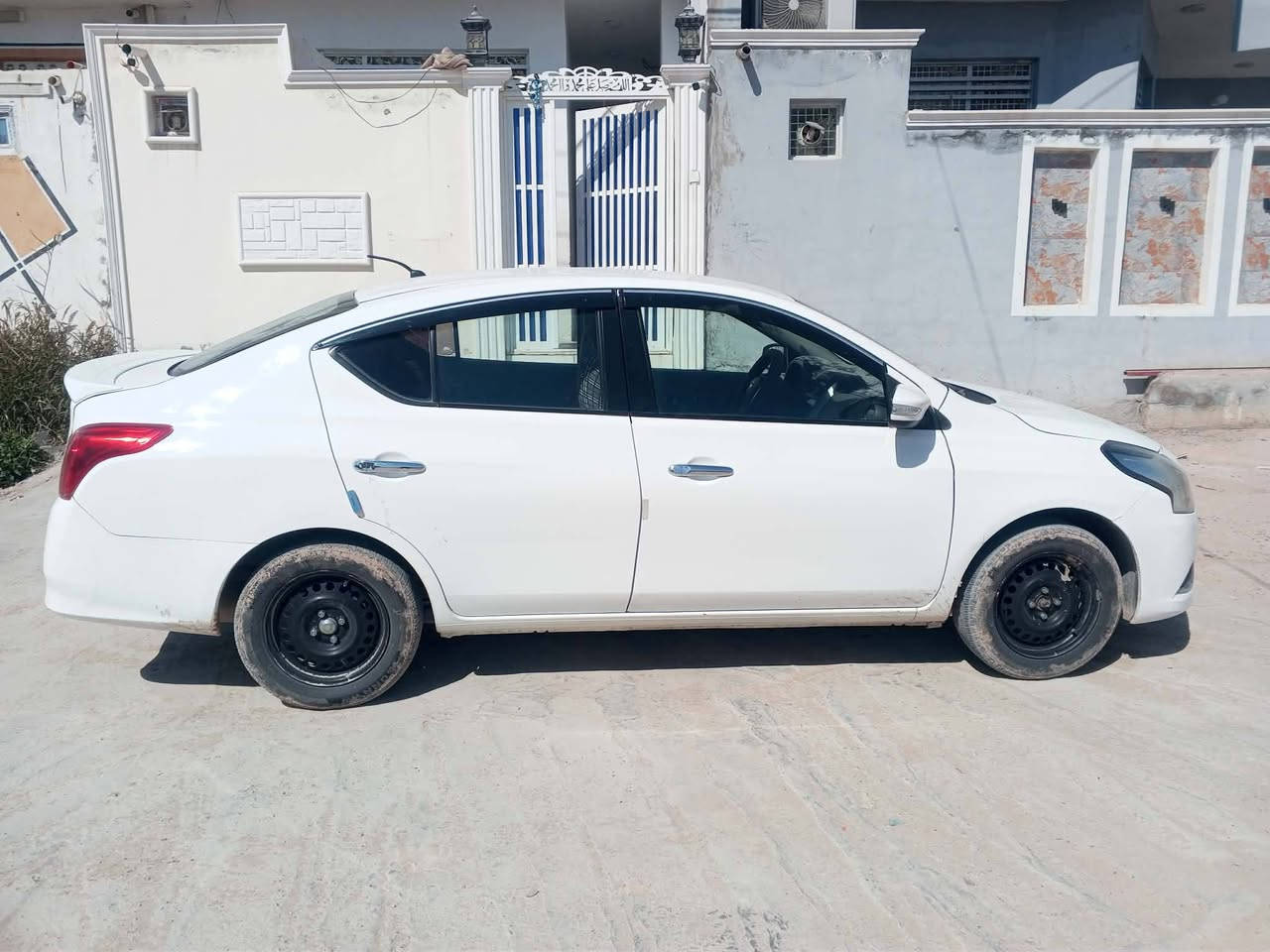 صني مديل 24 رقم اربيل تحويل وكاله حالين وكاله بسمي 
كير ومحرك شرط تبريد ثلج تخم تاير جديد صار شهر من 
بدلته ملاحظه بيه الباب الخلفي مبدل وبيه بارد بل جنطه 
سياره جديده ومال جناي سعر 112 وبيه مجال الشراي 
*********** مكان سياره نجف حي نداء
