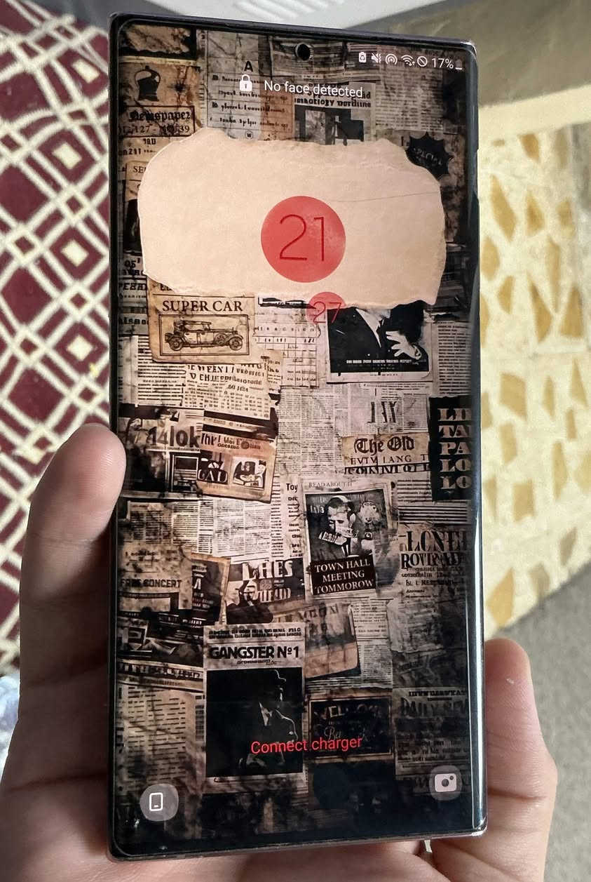 🔥 Samsung Galaxy Note 20 Ultra – Snapdragon (النسخة الأمريكية) 🔥
📱 الجهاز فخم ونظيف جدًا
الشاشة غاية بالنظافة – استخدام نظيف.
⚙️ المعالج: Snapdragon (أقوى وأفضل من الإكسينوس)
 أداء الألعاب:
يشغّل PUBG على 120 فريم مثل الورد 
سلس، ثابت، وماكو تهنيج
🔊 الصوت:
عالي، واضح، ستيريو قوي 🎧
📶 الاتصال:
– يقرا الخط عادي
– اتصال ممتاز على الواي فاي والبلوتوث
– مكالمات وإنترنت Wi-Fi شغالين بدون أي مشكلة
⚠️ ملاحظة للشفافية:
ظهر الجهاز مفطور
وموجود خلل بالشبكة الخلوية (علامة دائرة – لا يلقط إشارة اتصال عادي) بسبب خطاء من المصلح

جهاز قوي جدًا، أداء ممتاز، شاشة نظيفة، صوت فخم

سعره محسوب على حالته ٢٥٠الف
📞 ***********
