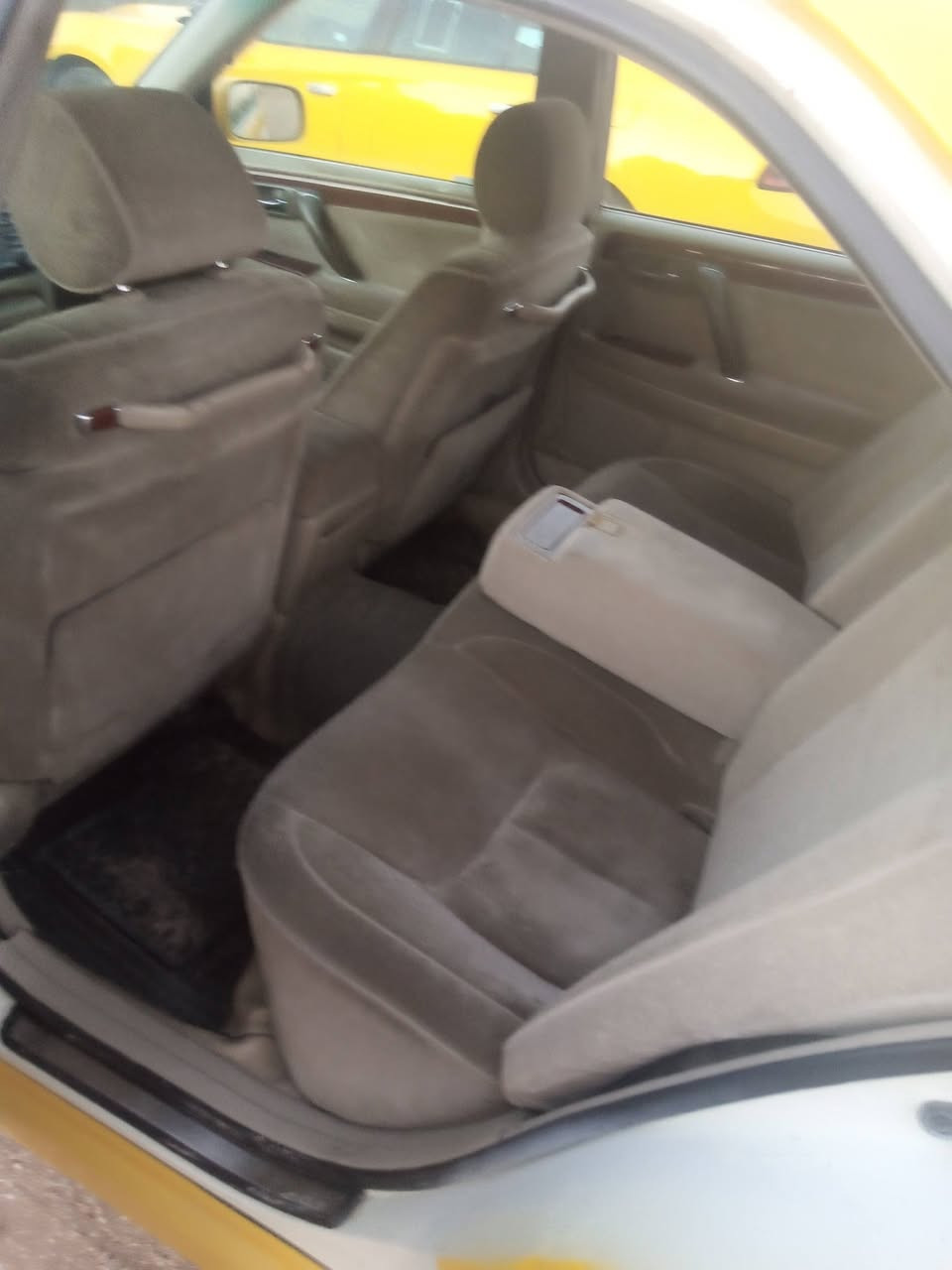 السلام عليكم سياره كراون ملكه موديل 2003 مكينه ديفور الصغير كصه قماره رقم كركوك الماني غرامات مصفره هيئه و مرور وكاله فقط من المالك السعر 55 وبيها مجال العنوان ديوانيه الحمزة الشرقي ***********
