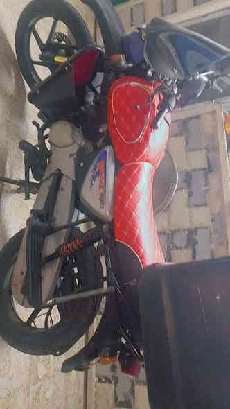 سلام عليكم شباب دراجة بوكس موديل 22 كدامك الدراجة جديدة بلجيس  ماشية 29 الدراجة مرقمة بس باقية تستلم لوحات عليها اريد ابيعها الدراجة نظيفة كلش كدامك شوفت عينك سعرها 2000 مليونين وبيهة مجال للشراي للاستفسار 
*********** وبخدمتكم دراجة ما مشتغلة دلفري الله شاهد بس حاط الصندوك مسواك البيت بس وتجي وتشوف بعينك بيهة صندوك وياها خوذة هدية
