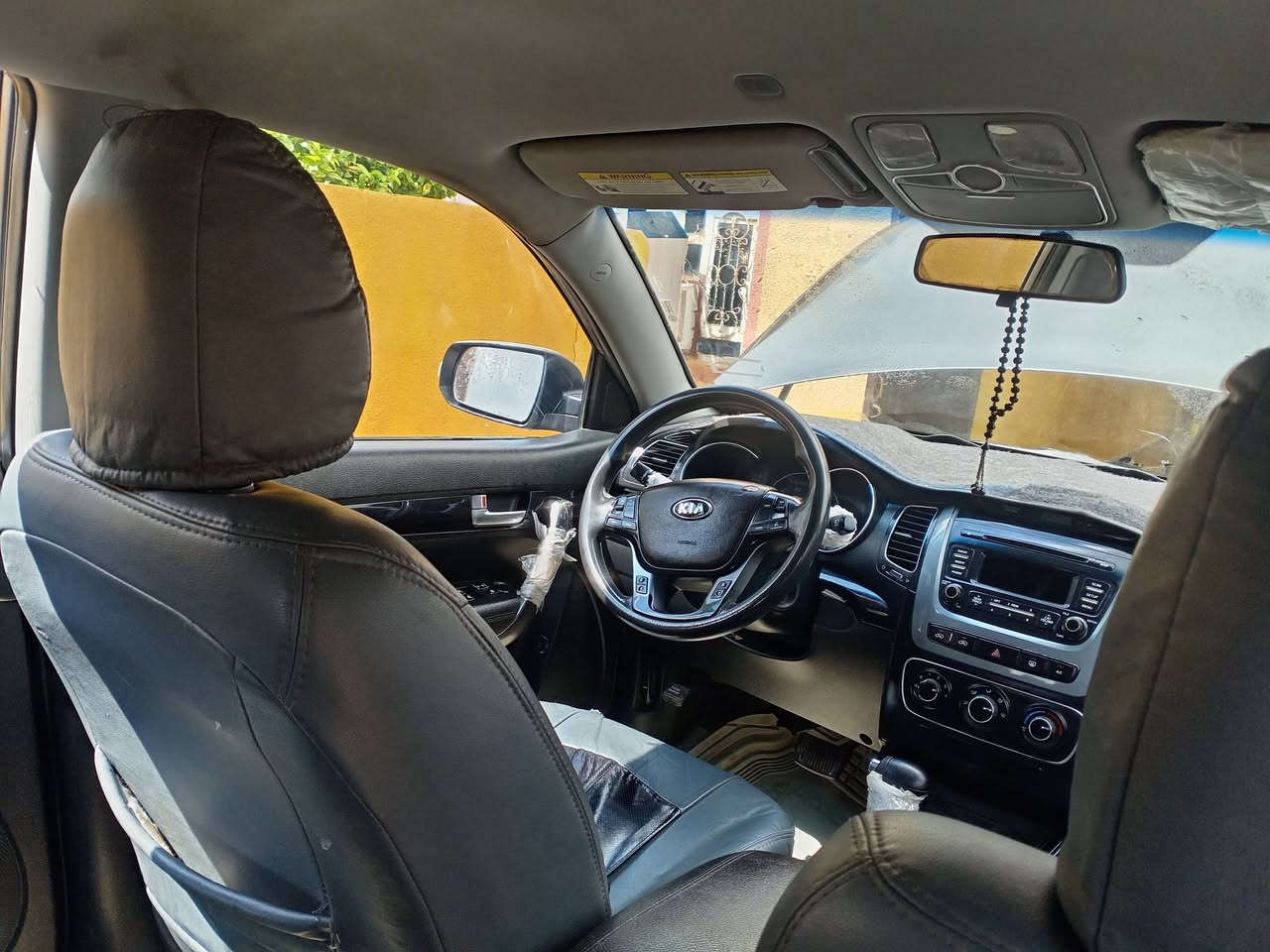 السلام عليكم كيا سورنتو موديل 14وارد امريكي 
كير محرك فول السيارة رقم بغداد حادثه بس دعاميه اماميه فقط ومكفوله كفاله  ماشيه 109 الف حقيقي 
تخم تاير مكينه مامفتوحه ناعمه وحلوه السعر 145 وبيه مجال مكاني بغداد المشاهده رقم ***********
