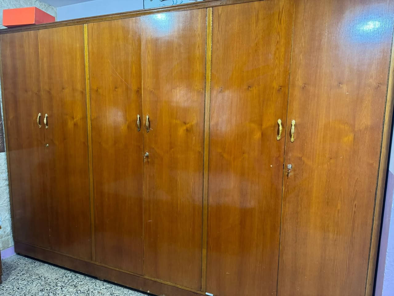 غرفة اخشاب للبيع
السعر 350 الف

***********
