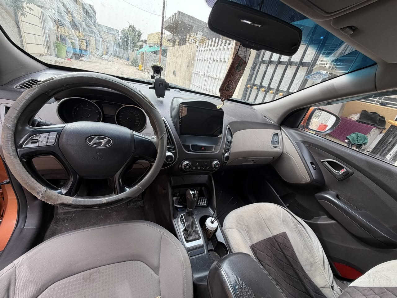 سياره توكسان للبيع موديل 2014 خليجي مكفوله بيها بس جاملغ عكس السايق مبدل  نفس اللون بدون صبغ السونار موجود 
رقم بغداد دولي بإسمي تحويل ثاني مكاني بابل 
للاستفسار اكثر الاتصال ع الرقم ***********
***********
