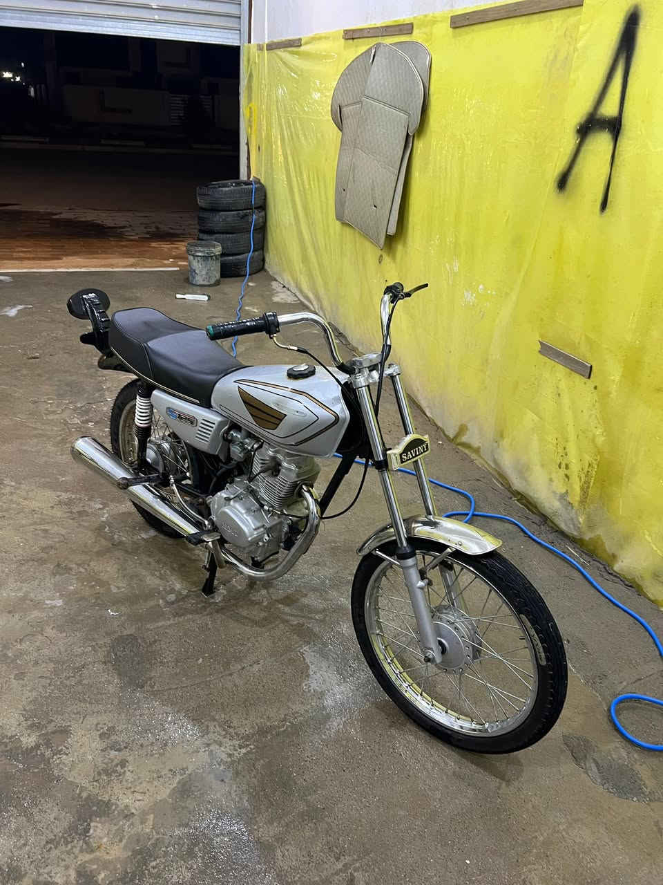 سلام عليكم دراجه للبيع شاصي ٢٣ اصلي اوراق ومكينه ٢٣ اصلي مكاني شطره ***********
