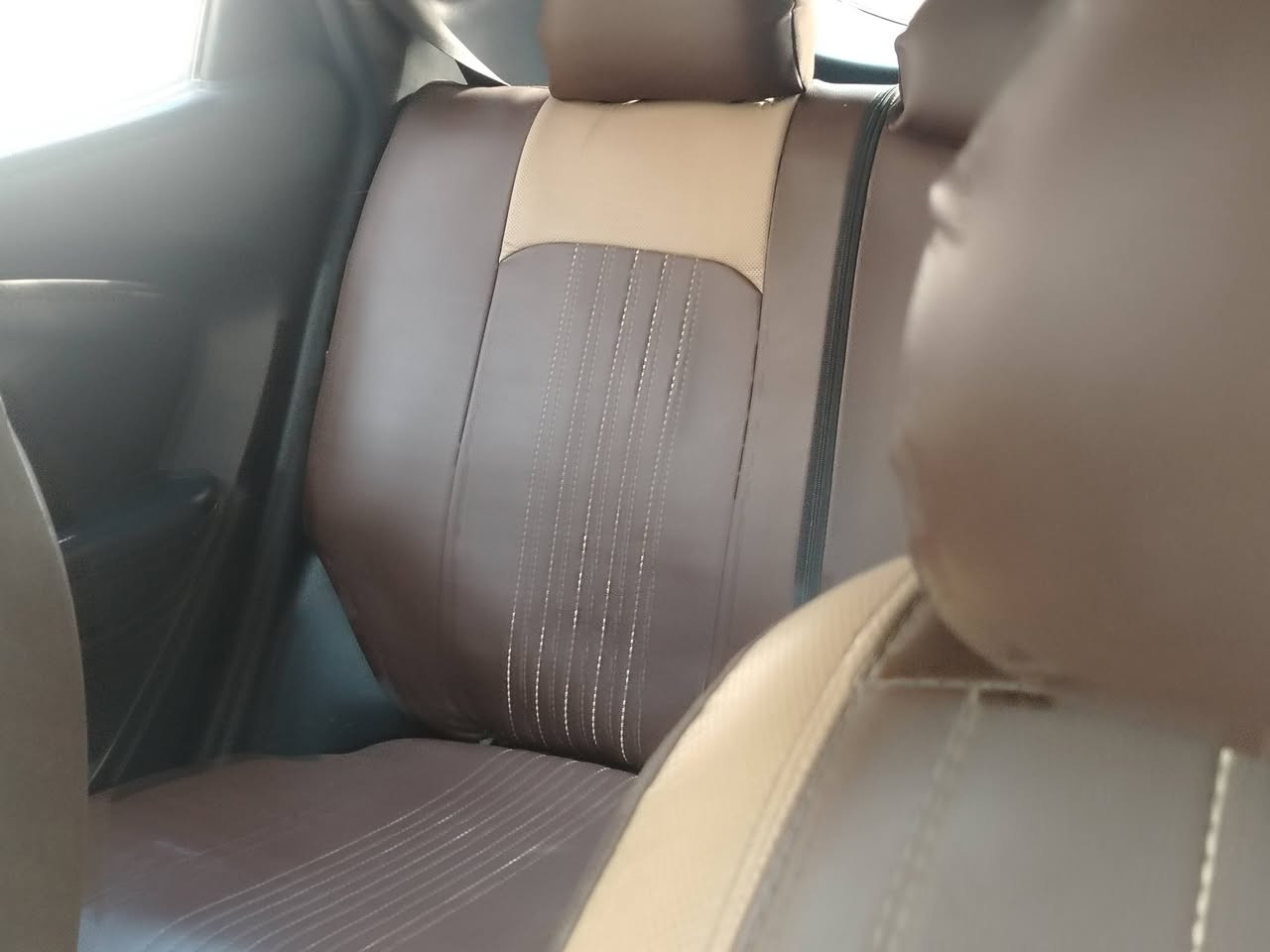 توسان خليجي ٢٠١٠ بدون حادث بدون صبغ بنوراما مرايات شفط هيترات خلفي امامي كراسي مكينه دوش دبل كامرة محرك بيها شخط بسيط يم قبق بانزين ***********
