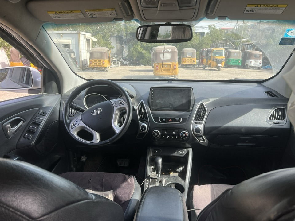 السلام عليكم توكسان موديل2013 وارد امريكي  مكينة كير مكفول مكينة دوش ٢٤٠٠ موديل ماشية ١٢٨ ضررها بسيط جاملغ خلفي لا حوض ولا تكمة  صبغ قطعه وبيها كلير 
مكاني بغداد الشعب كلشي موضح بلفيديو 
السعر110وبيها مجال بسيط
للاستفسار ‪***********
***********
