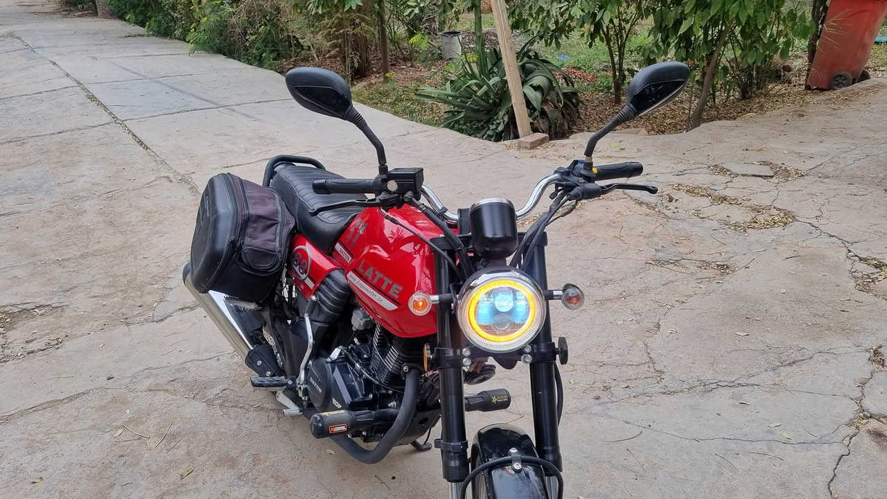 السلام عليكم،  دراجة دايون لايتي ١٥٠سي سي  مرقم بأسمي كربلاء تحويل ثاني يوم للبيع :
موديل ٢٠٢٠، طالعة من المعرض ٢٠٢٥ شهر الرابع.

مثل ما امبين بالصور و الفديوهات الدراجة نضيفة جدا تكدر تكول زيرو ماشية ٢٨٠٠.
سبب البيع محتاج فلوسها.
دراجة بيها تزويد:
١- مازده اماميه مال امزون اصليه.
٢- هورن سيدان زوج. 
٣- جنط قماش صفح كومون اصلي.
٤- جنطة تانكي.
+ هدية خوذة اصلية + سماعة خوذة انتركوم لكسن اصلي b4 fm صارن عليه الخوذة و السماعات ب١٦٠ الف وهذني هديه للشراي 
السعر المطلوب ٣٣٥٠٠٠٠

*********** للاتصال
