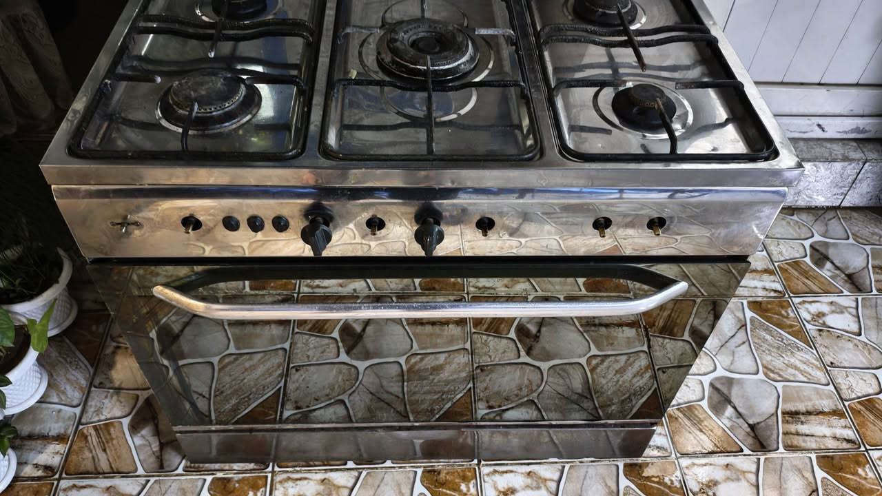 السلام عليكم 
طباخ و سنك 
سعر الطباخ 80الف و بي مجال
و سعر السنك 80الف و بي مجال 
للاستفسار اتصل ***********
