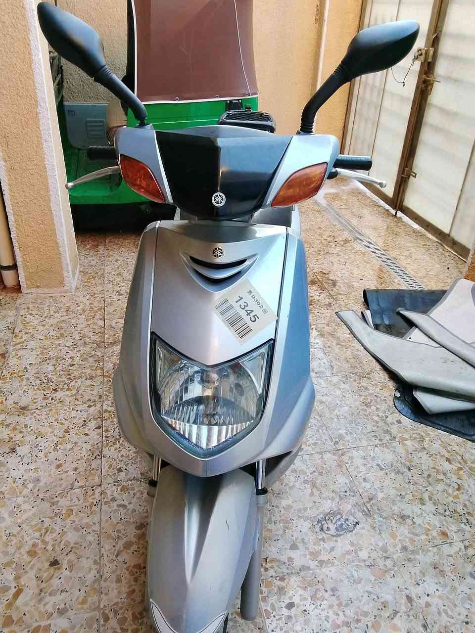 السلام عليكم دراجه للبيع سكنس نضيفه أي نقص مابيهه هندر وسلف شغال تجي تفحصها وتشوفها للاستفسار رقم الهاتف *********** الموشراي لا يتعب نفسه ويتصل رجاءآ
