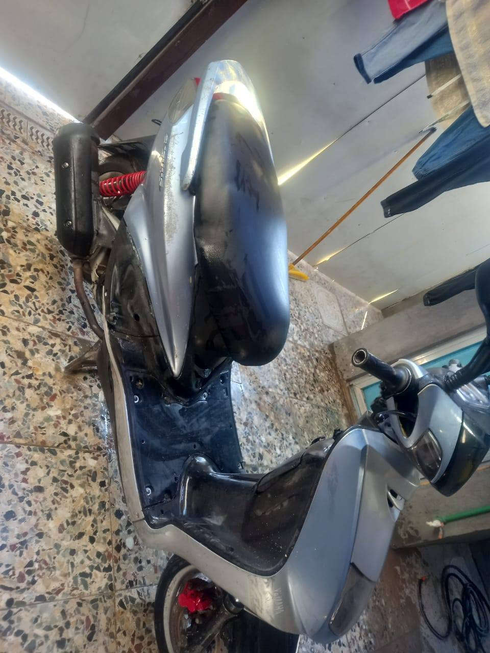 سلام عليكم درجة سكنس نثيه كوري  نوزل دراجه نضيفه السعر400 المكان زعفرانيه الاستفسار رقم صاحبها ***********
