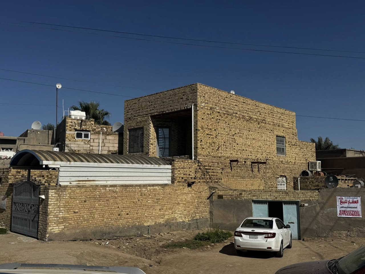 🏦🏦🏦بيت للبيع موقع تجاري ركن 🏦🏦🏦

المساحه //287متر
الواجهة //13 ونص 

البيت بناء 🔨 2016
المشتمل قديم 

للأستفسار على الأرقام ضاهره وأتساب 

***********
***********

أو مراجعة مكتب محمد الغانمي جمهوري شارع السائدين مقابل ملعب 🏟️ الاتفاق الرياضي
