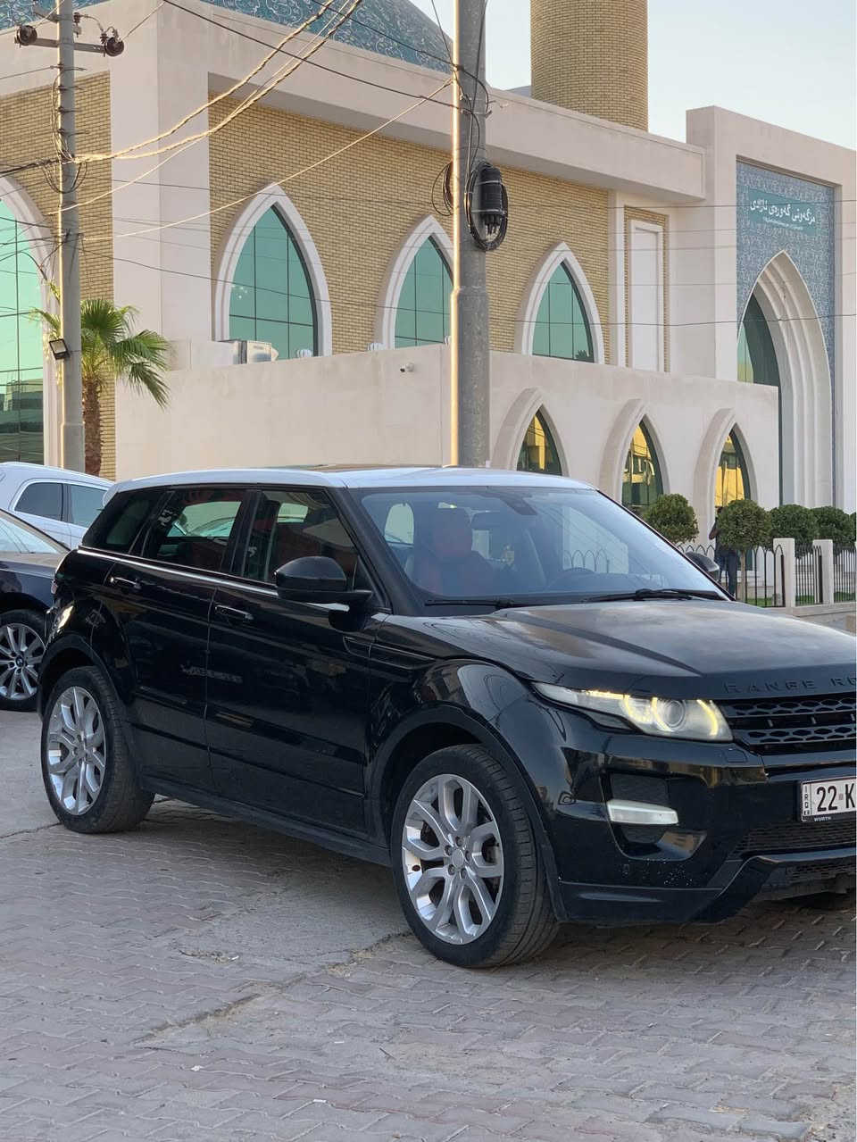 Range Rover.  
فقط بيع ، تەنها فرۆشتن 
Evoque 2015 
سفری شریکەی سردار 
فوول مواسفات بانۆراما 
بێ سبوغ ، بێ لێدران 
بێ ناوگرتن ، بێ ئێڕباگ 
١ دەرگا بیلاد گۆڕاوە 
ڕەقەم سەنەوی نوێیە 
ڕۆیشتن / ١٧٠ هەزار کم 
مەکینە V4 کەپس 

*********** 

نرخ / ١٣٠ $ أربيل, العراق
