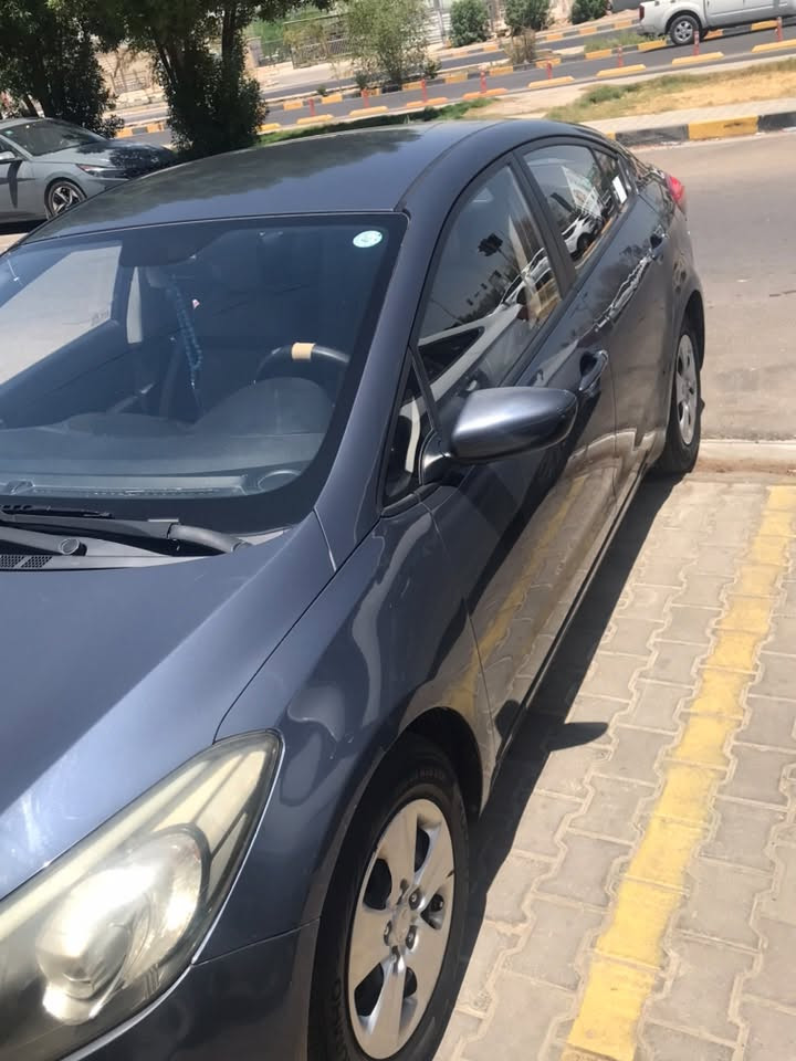 للبيع 

كيا سيراتو ٢٠١٦ (وارد خليجي)
السيارة نظيفة وبحالة ممتازة،

سياره طبيب من الشغل للبيت 

اlخليجي أصلي، بيها بارد بسيط ومحرك ١٦٠٠ 

المسافة المقطوعة: ماشية 141 ألف كيلومتر حقيقي 

 حساسات خلفية وأمامية .

 كاميرا خلفية .

المري: تحكم كهرباء

تحكم ستيرن كامل  مثبت سرعه كروز

السعر ١١٧ ورقه 

مكان النجف 

*********** واتسب
